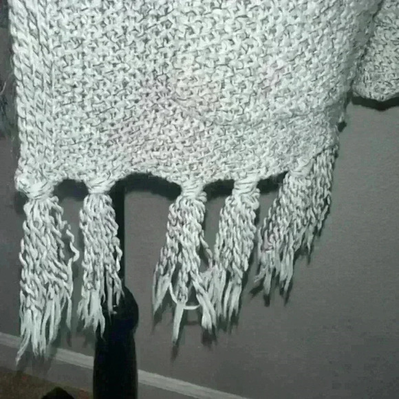 Olive & oak‎ tassel sweater - Picture 2 of 5